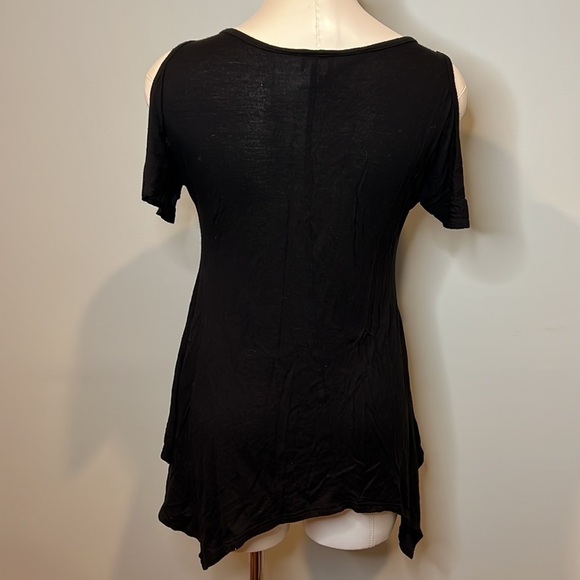 Joyce Leslie Women’s London Cold Shoulder Top - Picture 8 of 9